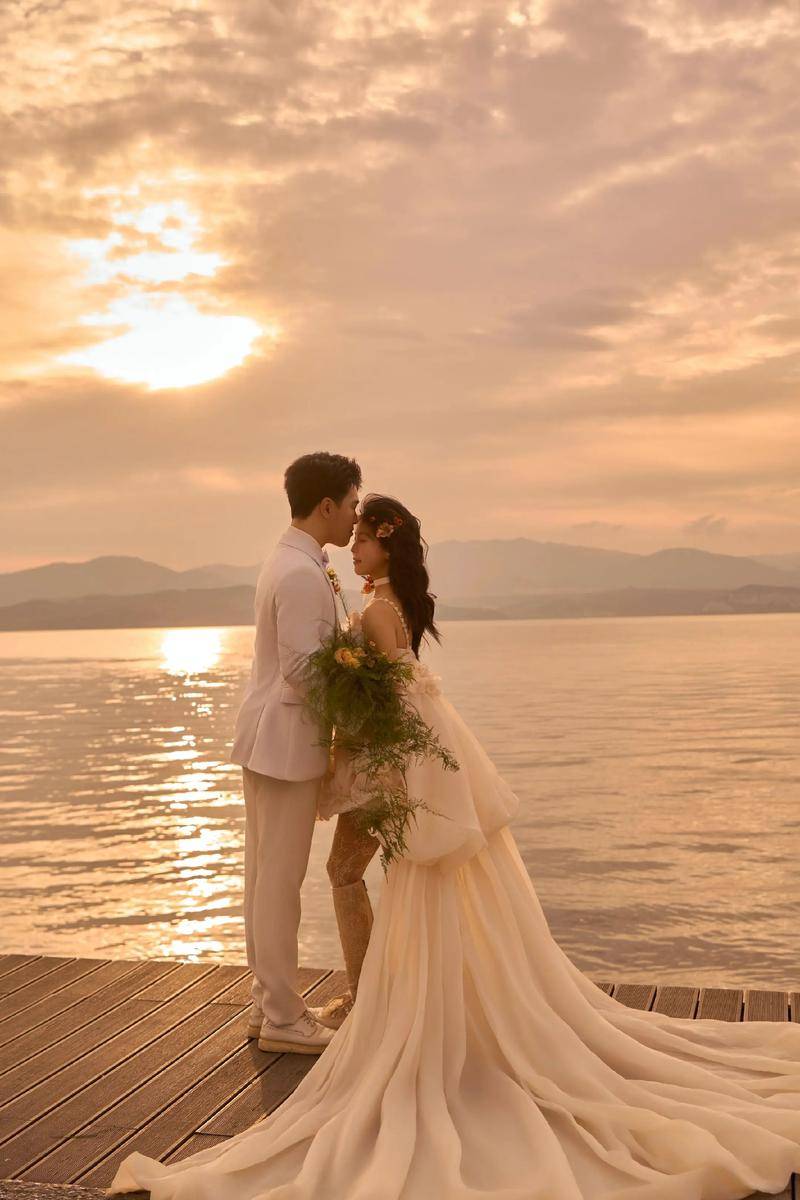 大理云端彼岸旅拍：用时尚诠释浪漫让爱情在